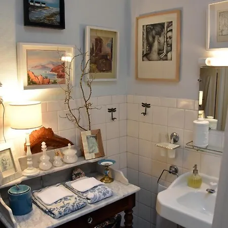Les Hirondelles Couette-café 3*