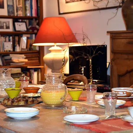 Les Hirondelles Couette-café 3*