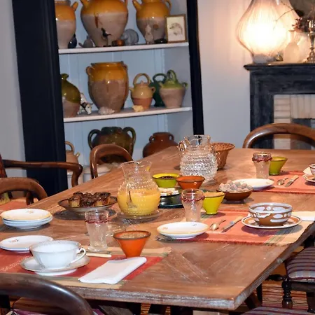 Couette-café Les Hirondelles 3*