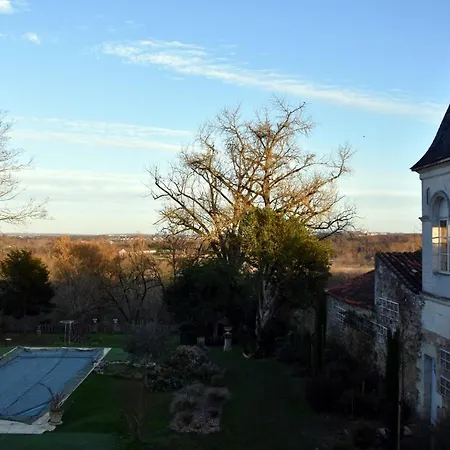 Les Hirondelles Bed & Breakfast *